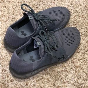 Underarmour tennis shoes